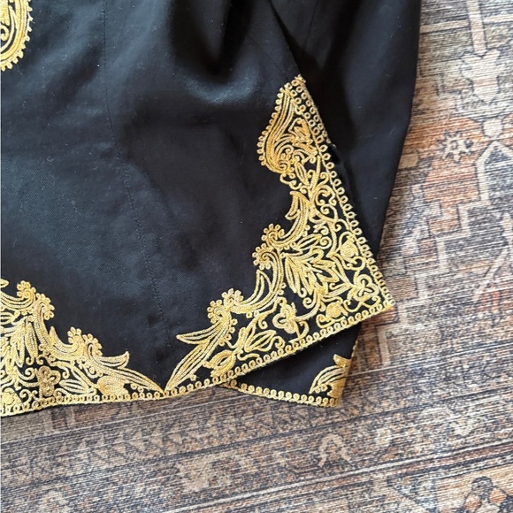 Elegant Black and Gold Women's Blazer - Picture 16 of 16